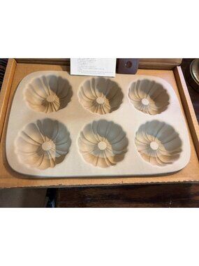 Pampered Chef 1441 Mini Fluted Pan 6 Bundt Cakes Stoneware Nonstick 4.5" USA
